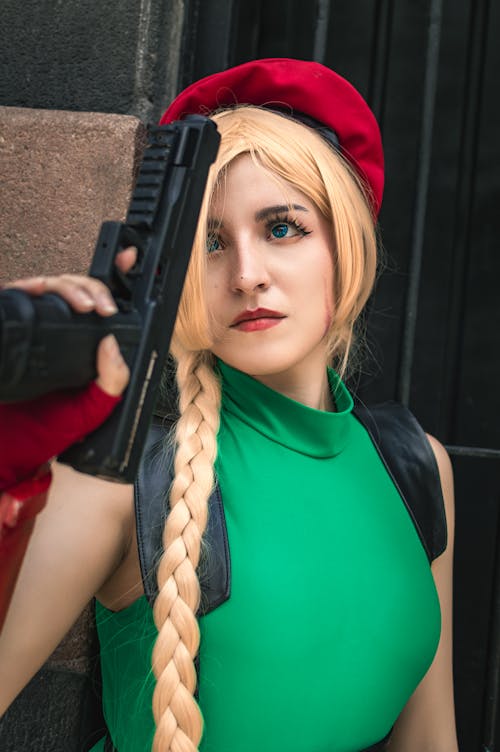 Ilmainen kuvapankkikuva tunnisteilla ase, cosplayer, esiintymisasu