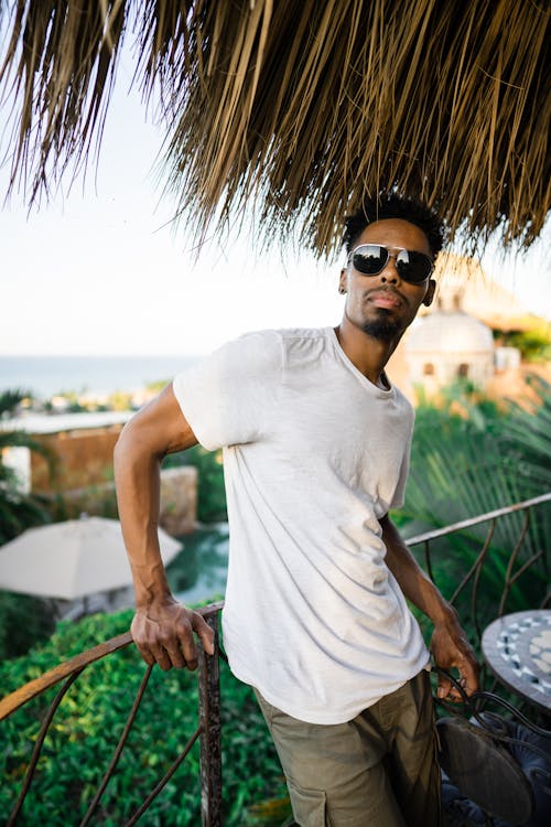 Δωρεάν στοκ φωτογραφιών με αστικός, αφροαμερικανός άντρας, γυαλιά ηλίου