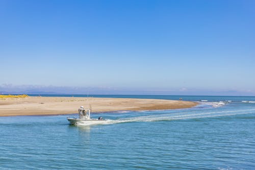 Бесплатное стоковое фото с вода, голубой, лодка