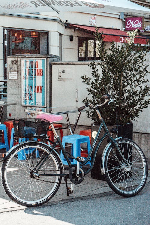 Gratis lagerfoto af byens gader, cykel, gade