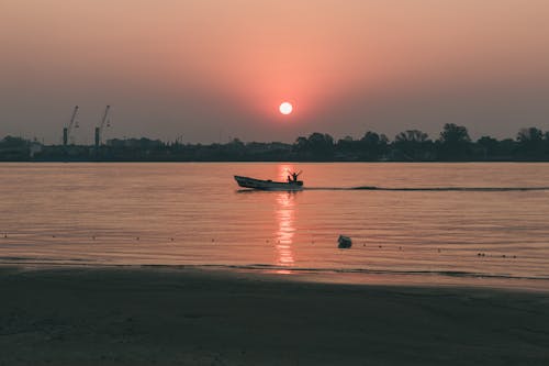 Бесплатное стоковое фото с водный транспорт, восход, живописный