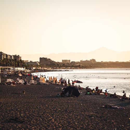 Beach at sunset with people by Aysegul Aytoren on Pexels