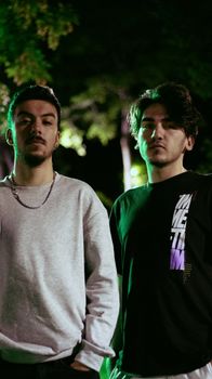 Portrait of two men standing outdoors at night in casual t-shirts in Pursaklar, Ankara. - Fotografer Sidoarjo