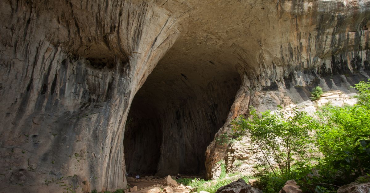 Prohodna Entrance of Prohodna Cave in Prohod, Bulgaria · Free Stock Photo