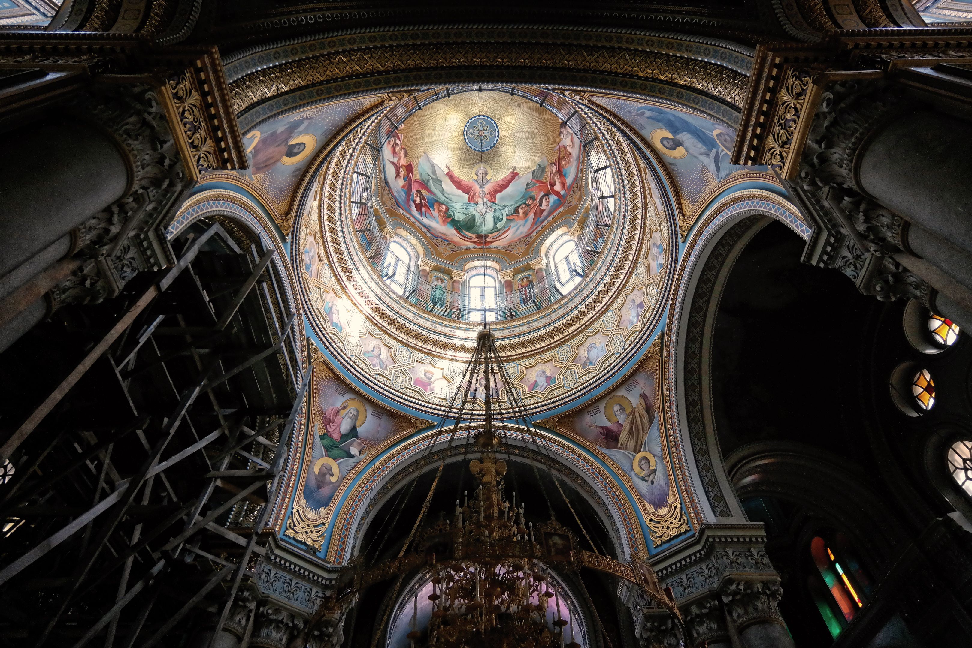 Кодекс канонів УГКЦ: новий законодавчий базис Церкви у 2026 році — church interior Ukrainian