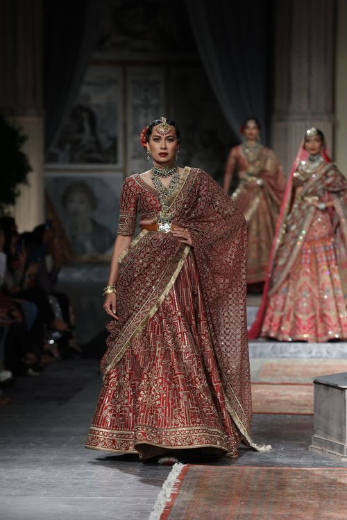 Free Model showcases exquisite bridal attire in a vibrant fashion show in New Delhi, India. Stock Photo