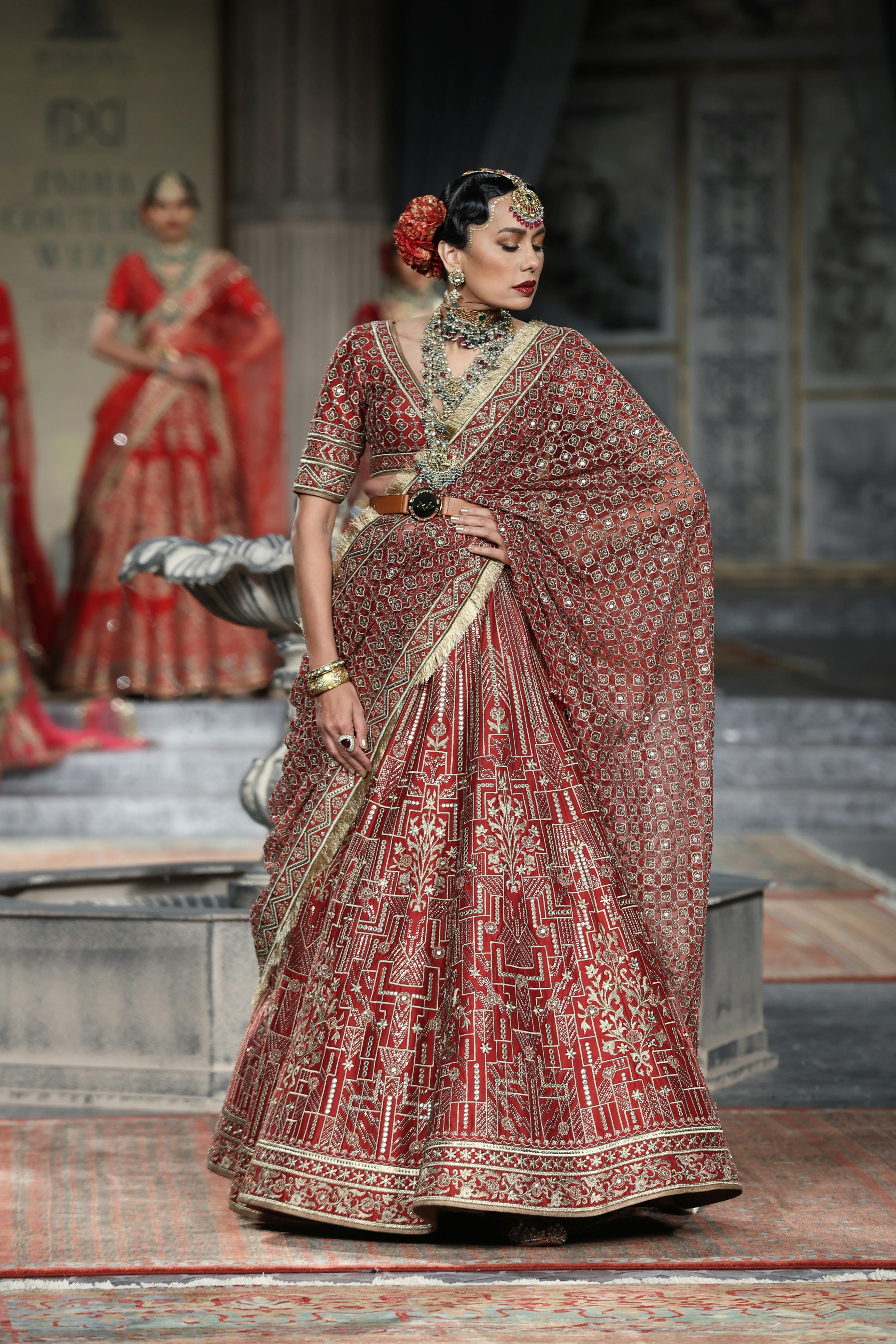 Stain Golden And Maroon Ladies Wedding Wear Embroidered Bridal Lehenga,  Size: Free Size, With Blouse