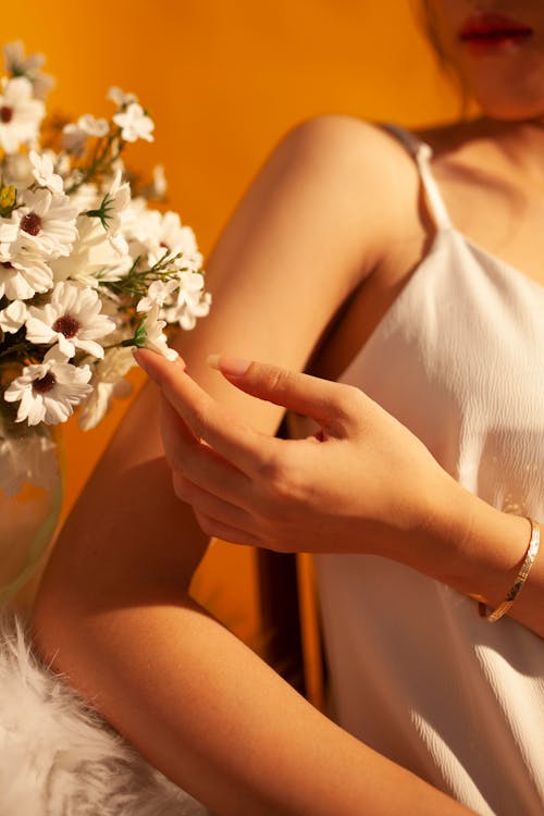 Безкоштовне стокове фото на тему «білі квіти, впритул, дотик»