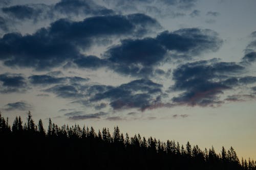 akşam karanlığı, bulut görünümü, bulutluluk içeren Ücretsiz stok fotoğraf
