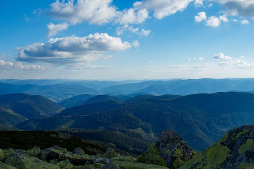 Free Stunning view of mountain range with blue sky and clouds, perfect for nature lovers. Stock Photo