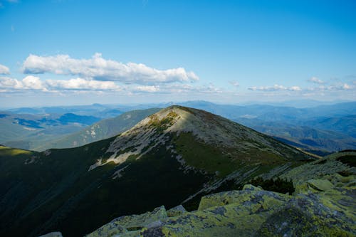 Kostenloses Stock Foto zu aussicht, berge, bewölkter himmel