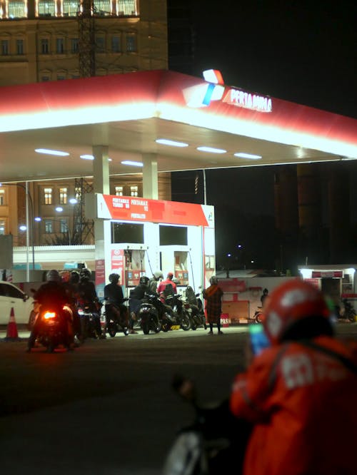 Fotos de stock gratuitas de ciudad en la noche, estación de gasolina, gasolinera