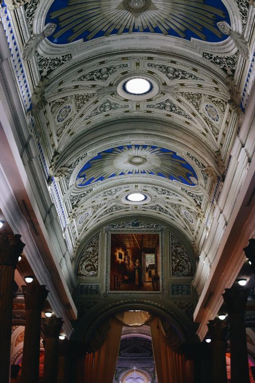 Free Captivating view of an ornate church ceiling featuring intricate carvings and a vibrant color palette in Maracaibo, Venezuela. Stock Photo