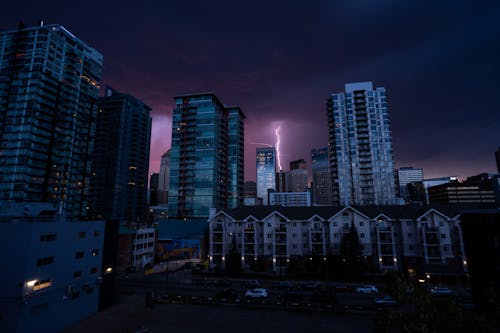 Foto profissional grátis de arranha-céus, céu com cores intensas, cidade