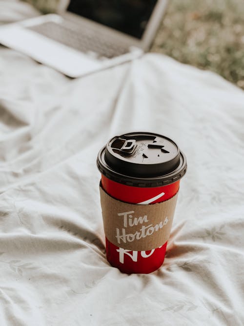 Tim hortons cup hi-res stock photography and images - Alamy