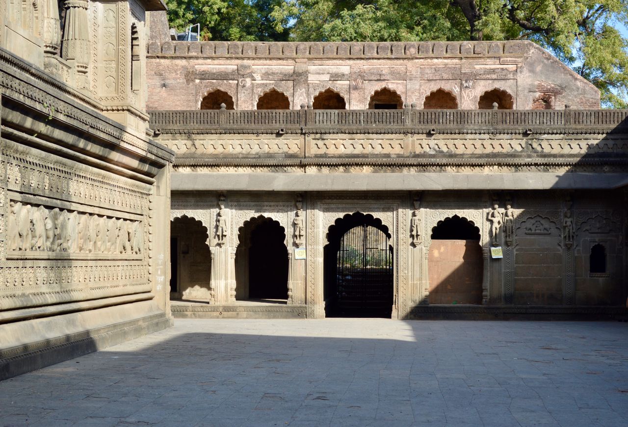 ahilya devi fort s courtyard showcasing intricate indian architecture