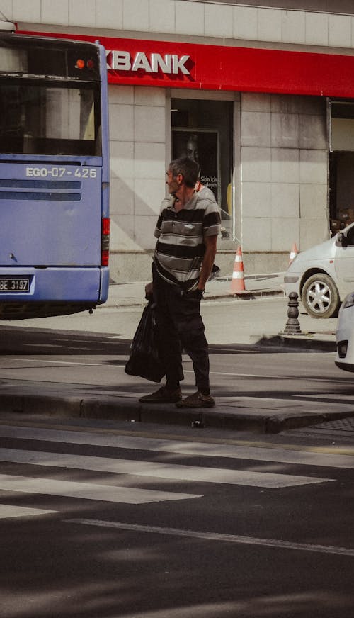 Foto profissional grátis de asfalto, automóvel, cruzamento de ruas