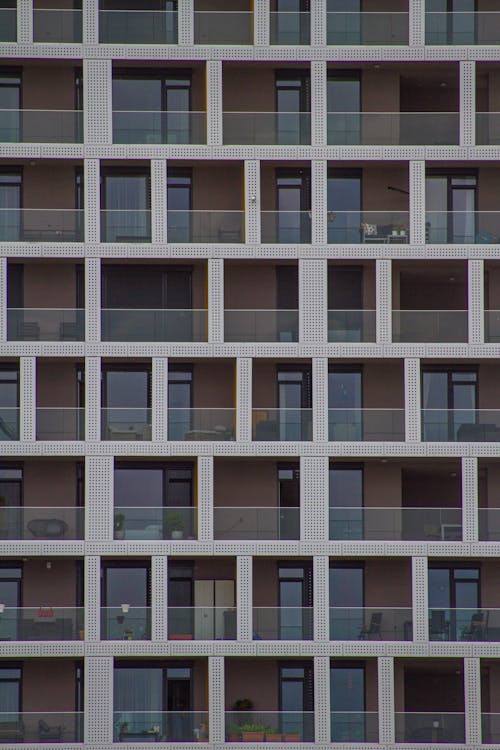 balkonlar, bina, cam paneller içeren Ücretsiz stok fotoğraf