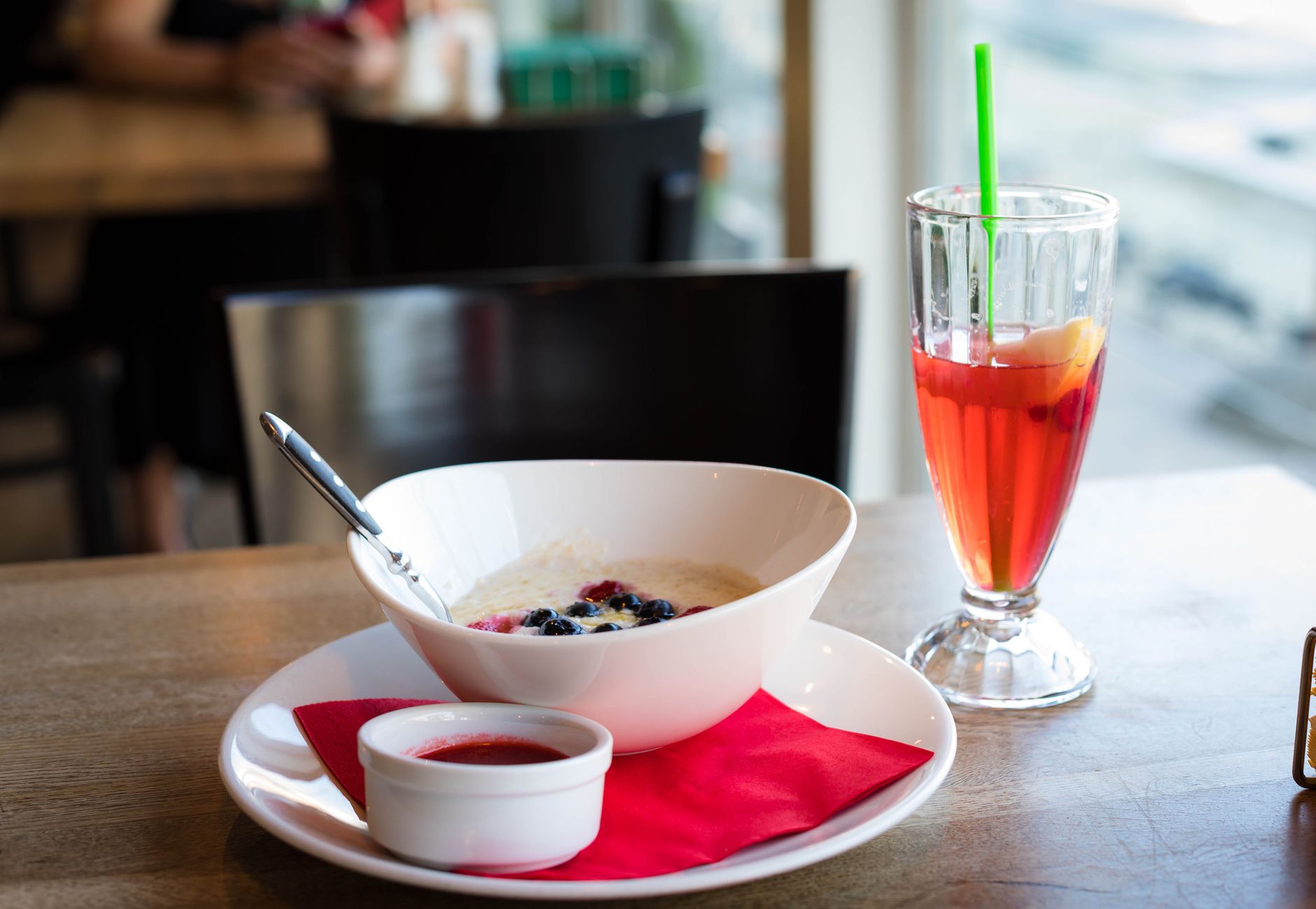 Haferflocken mit Obst und Nüssen