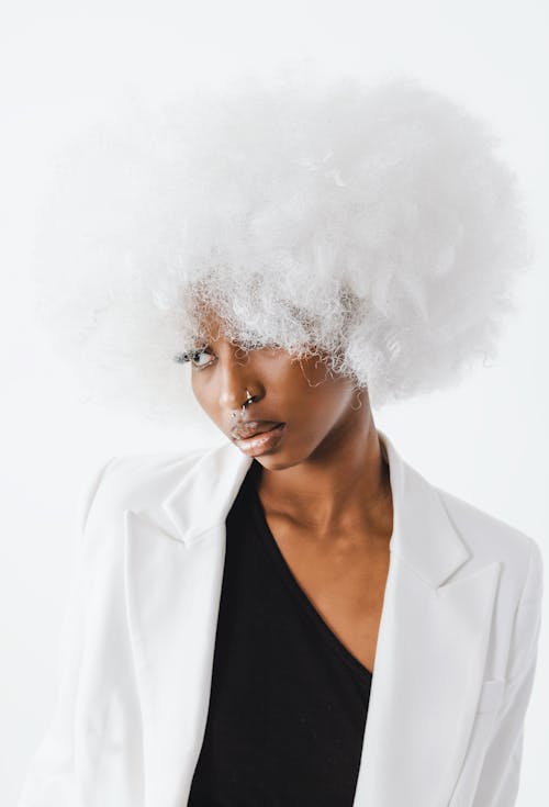 Gratis lagerfoto af afroamerikansk kvinde, hvid, hvid baggrund