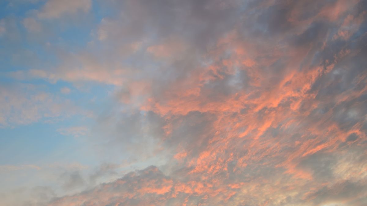 Photo: Aleksandr Gorlov / Pexels Pink and orange clouds in a soft sunrise sky