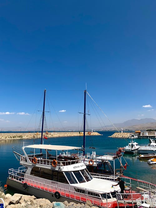 Kostenloses Stock Foto zu boot, dockt, meer