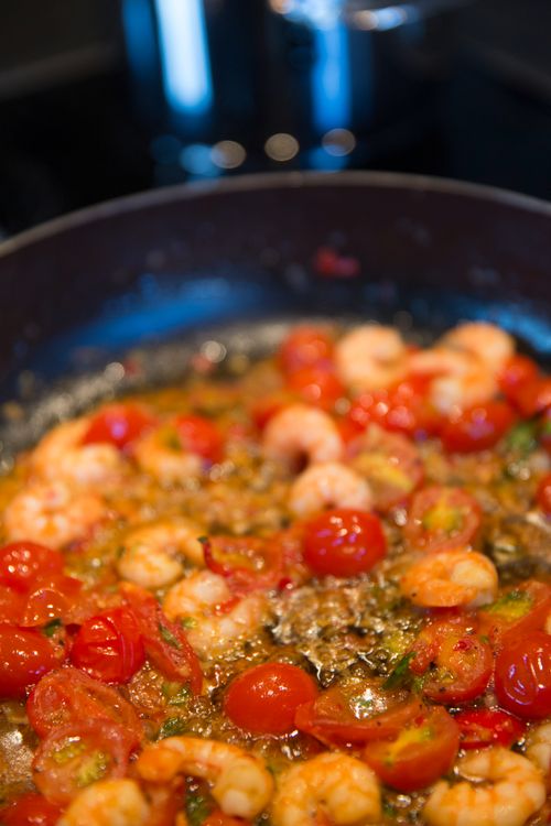 Free A vibrant and savory shrimp skillet with cherry tomatoes and herbs, a culinary delight. Stock Photo