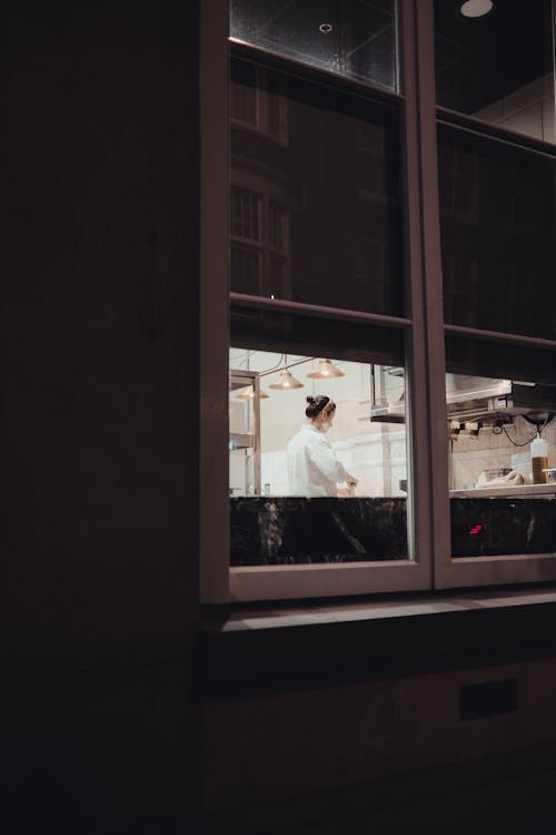 Foto profissional grátis de chef, cozimento, janela de vidro