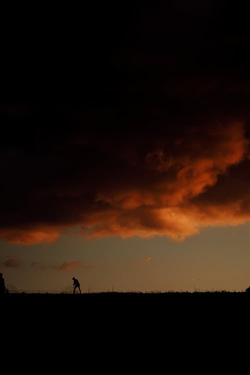 Kostenloses Stock Foto zu bedeckt, dämmerung, dramatischer himmel