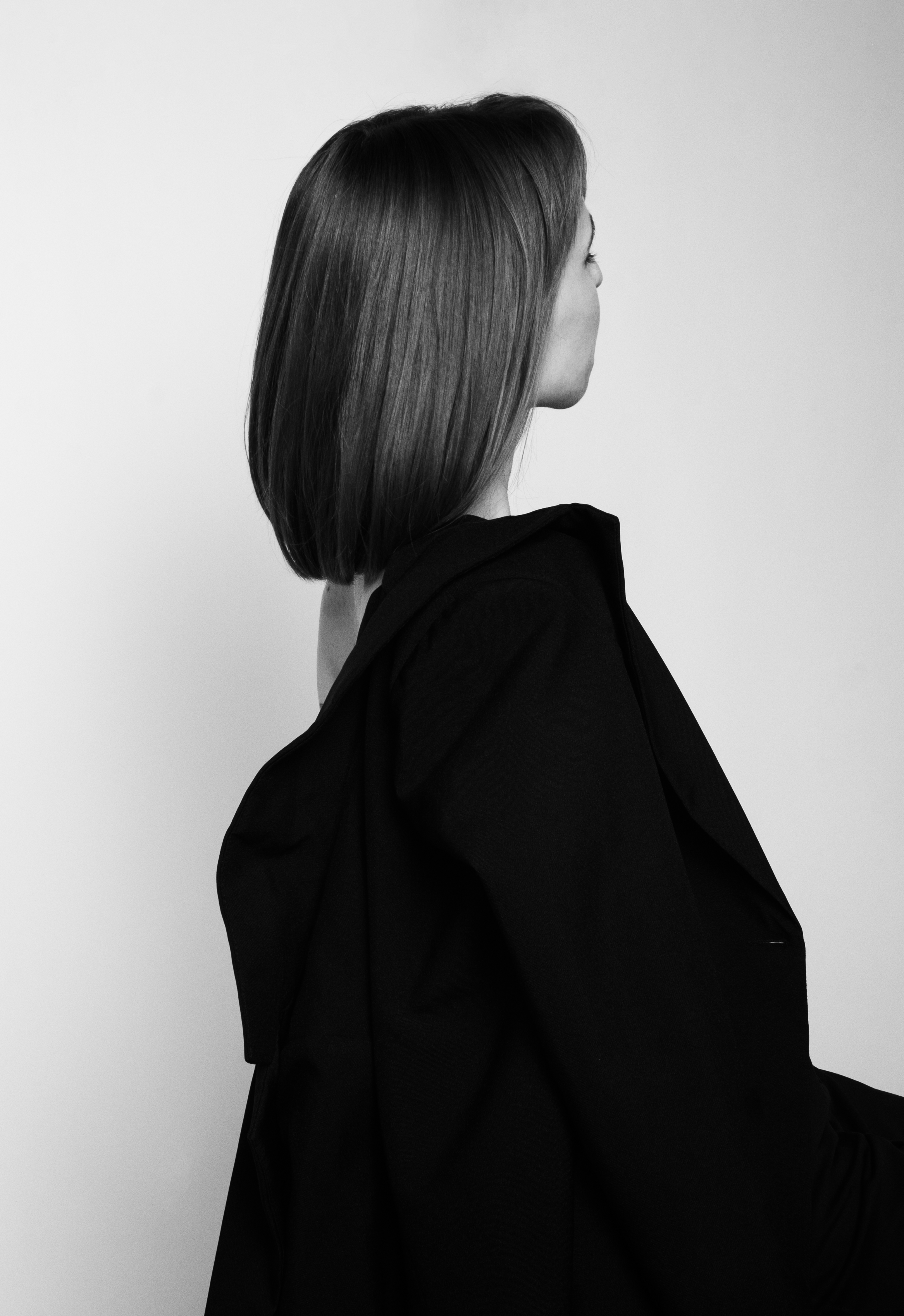 Black and white side profile of a woman in fashion attire. Captivating and stylish.