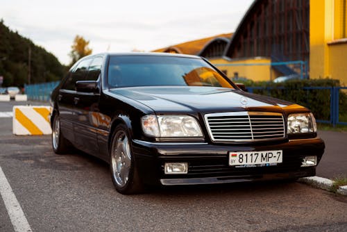 Δωρεάν στοκ φωτογραφιών με mercedes-benz, sedan, ακριβό αυτοκίνητο