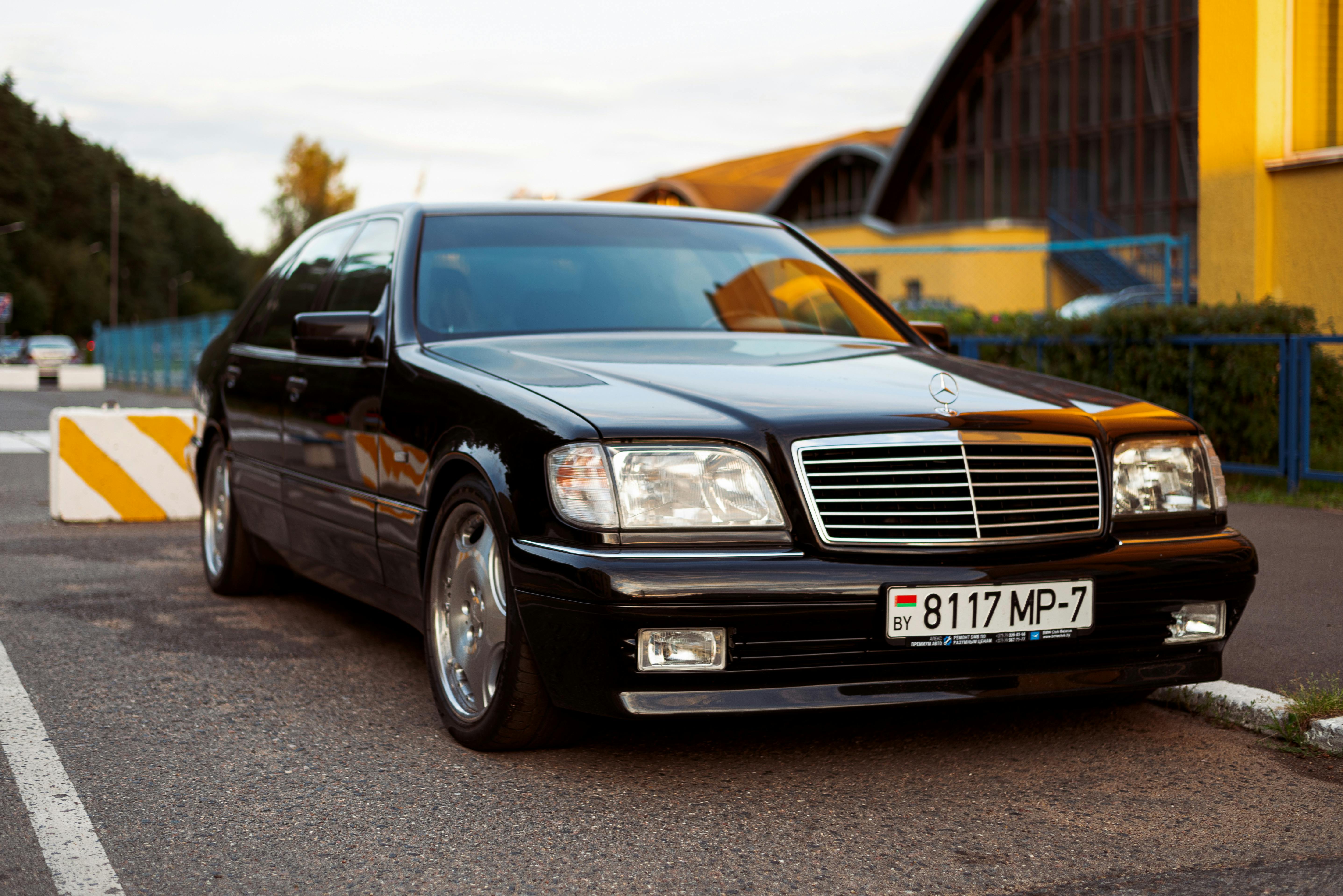 Kostenloses Foto zum Thema: 9 5, 95, auto, automobil, chrom, draußen,  energie, fahrzeug, glasiert, haube, klassisch, kofferraum, kraftfahrzeuge,  kunststoff, licht, luxus, rad, reise, rücklicht, saab, schnell, schweden,  schwedisch, stiefel, straße