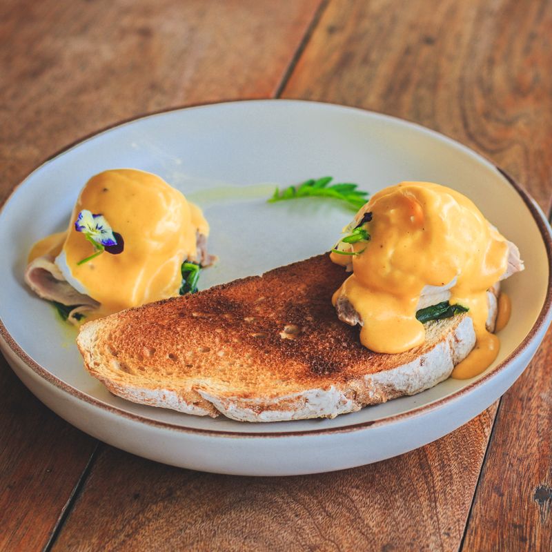 French Oeufs Meurette (Red Wine Braised Eggs)
