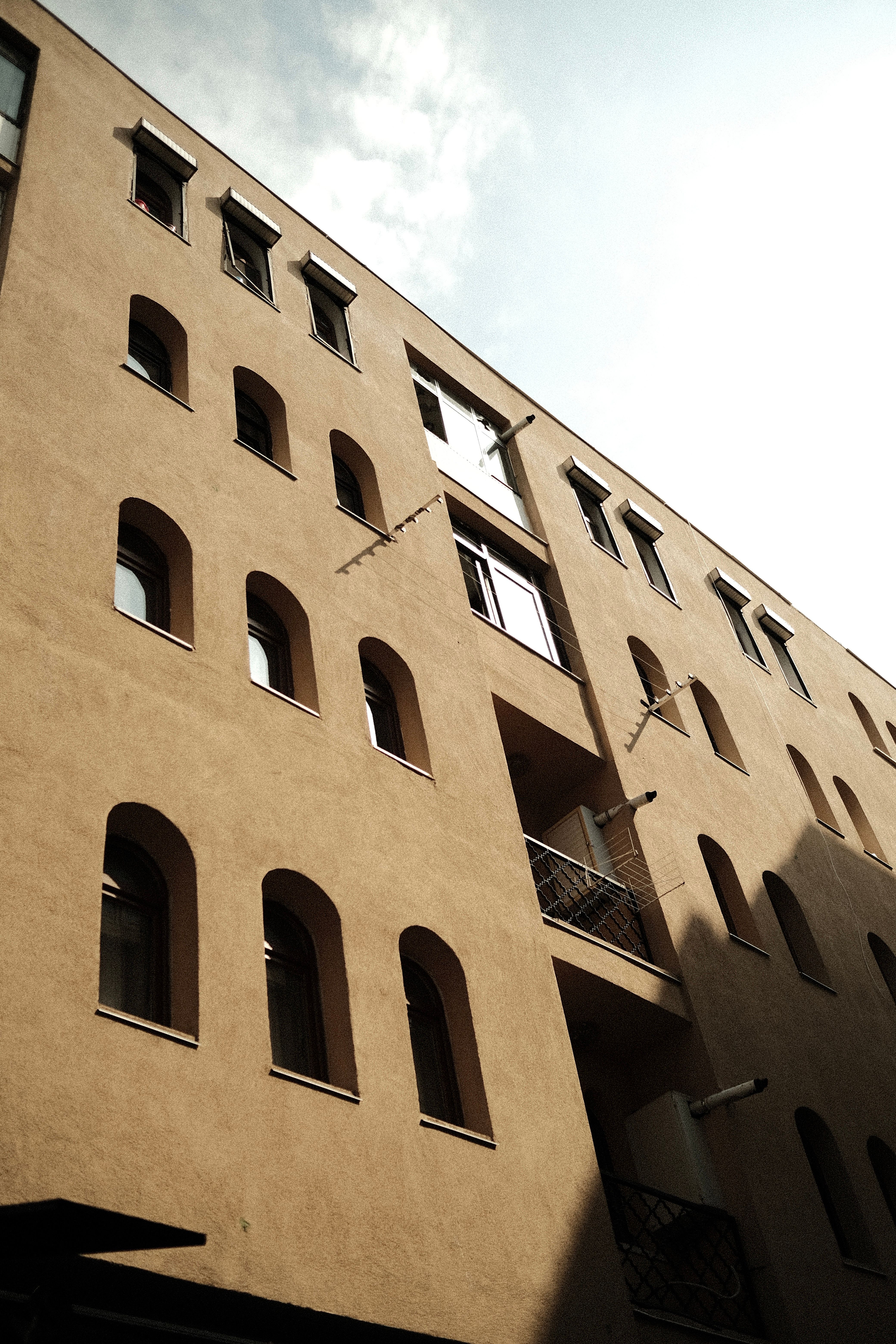 Cómo hacer que los apartamentos pequeños parezcan espaciosos en un solo encuadre — una forma rápida de revisar tu encuadre