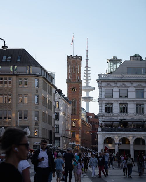 Kostenloses Stock Foto zu gebäude, hamburg, menschen