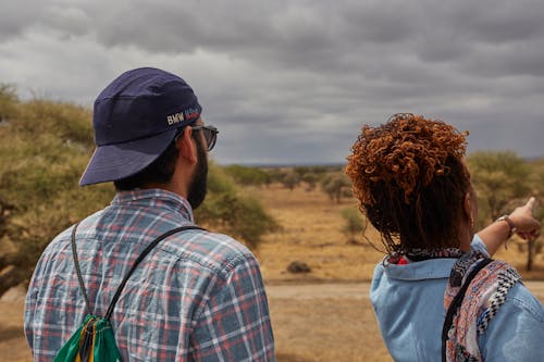 Gratis lagerfoto af bane, dyster himmel, kvinde