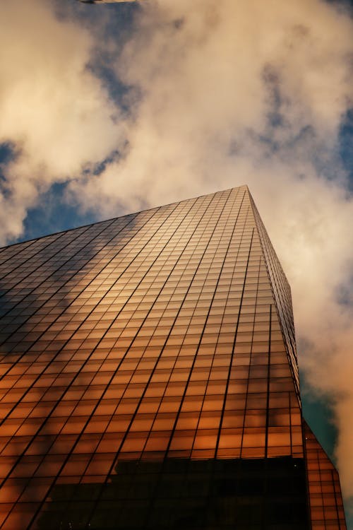 Ingyenes stockfotó alacsony szögű felvétel, épület, felhőkarcoló témában Stockfotó