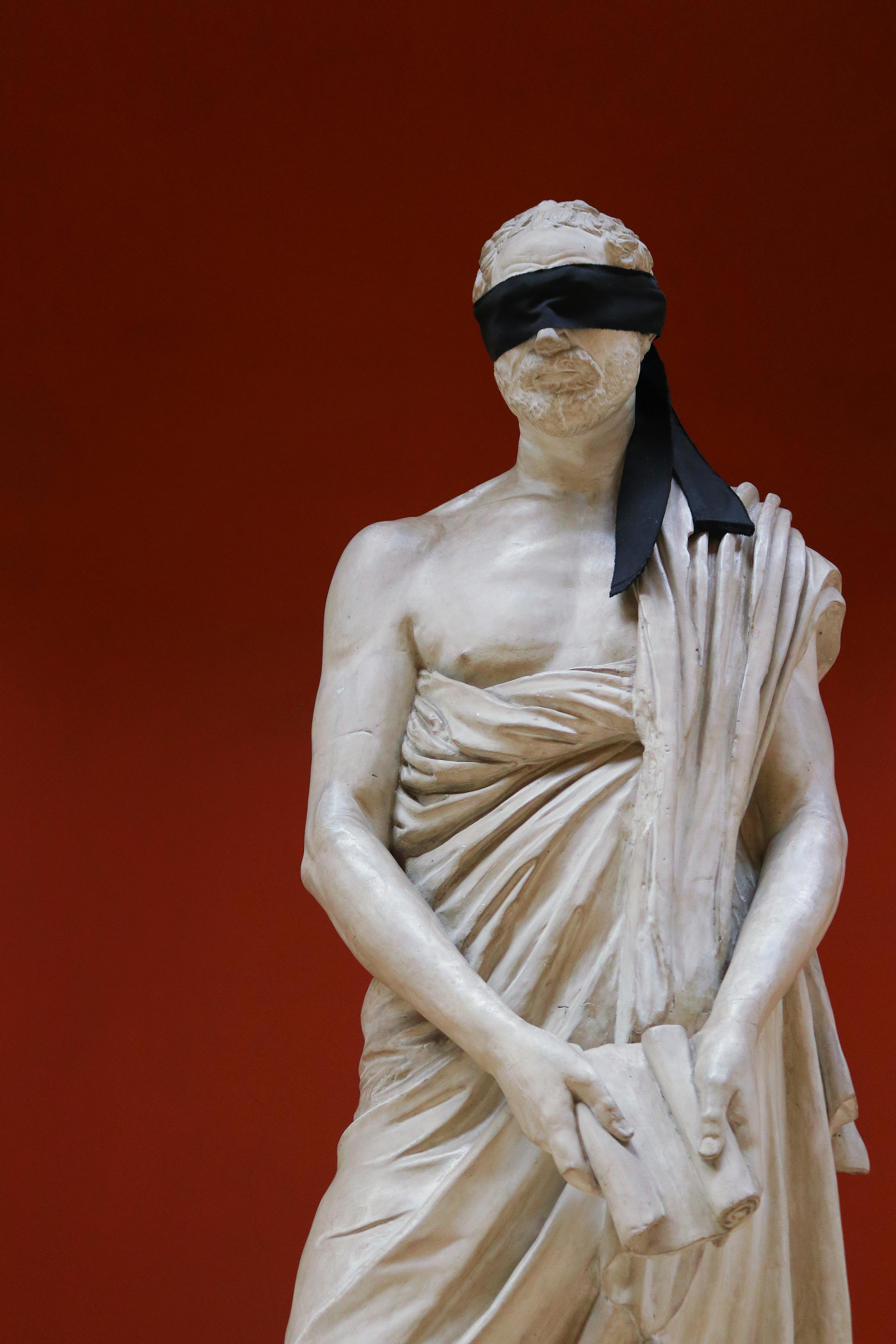 Blindfolded Statue · Free Stock Photo