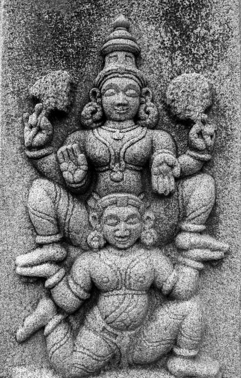 दूसरे भाव में राहु — वैदिक ज्योतिष के प्रभाव और उपाय