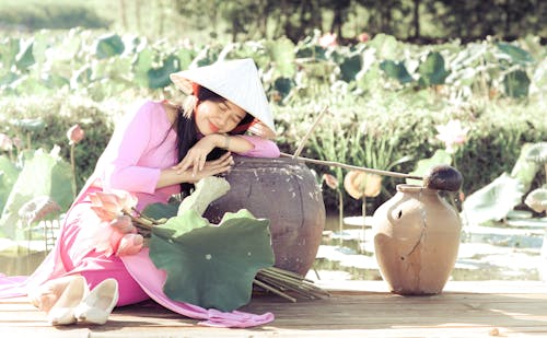Ilmainen kuvapankkikuva tunnisteilla aasialainen nainen, istuminen, lampi