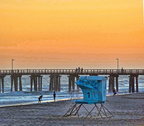 california beach, california gün batımı, Cankurtaran içeren Ücretsiz stok fotoğraf