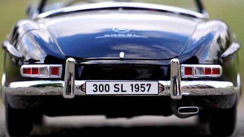免费 蓝色梅赛德斯·奔驰，带有300 Sl 1957汽车牌照 素材图片