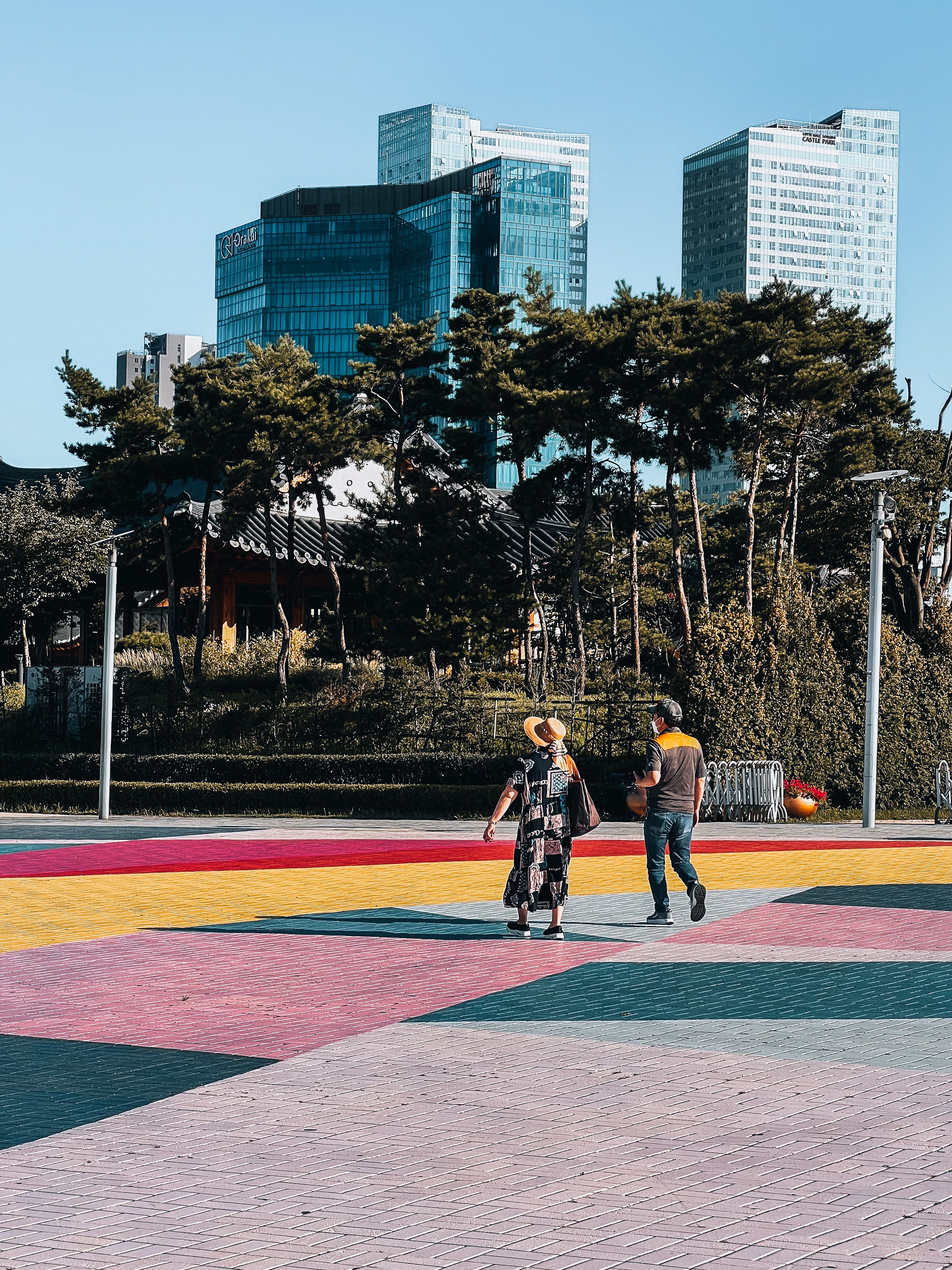 Back View of a Couple walking in the Park · Free Stock Photo