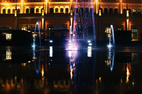 Fontaines Allumées Avec Effet De Lumière La Nuit