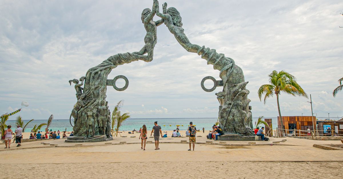 Playa del Carmen street scene and local atmosphere