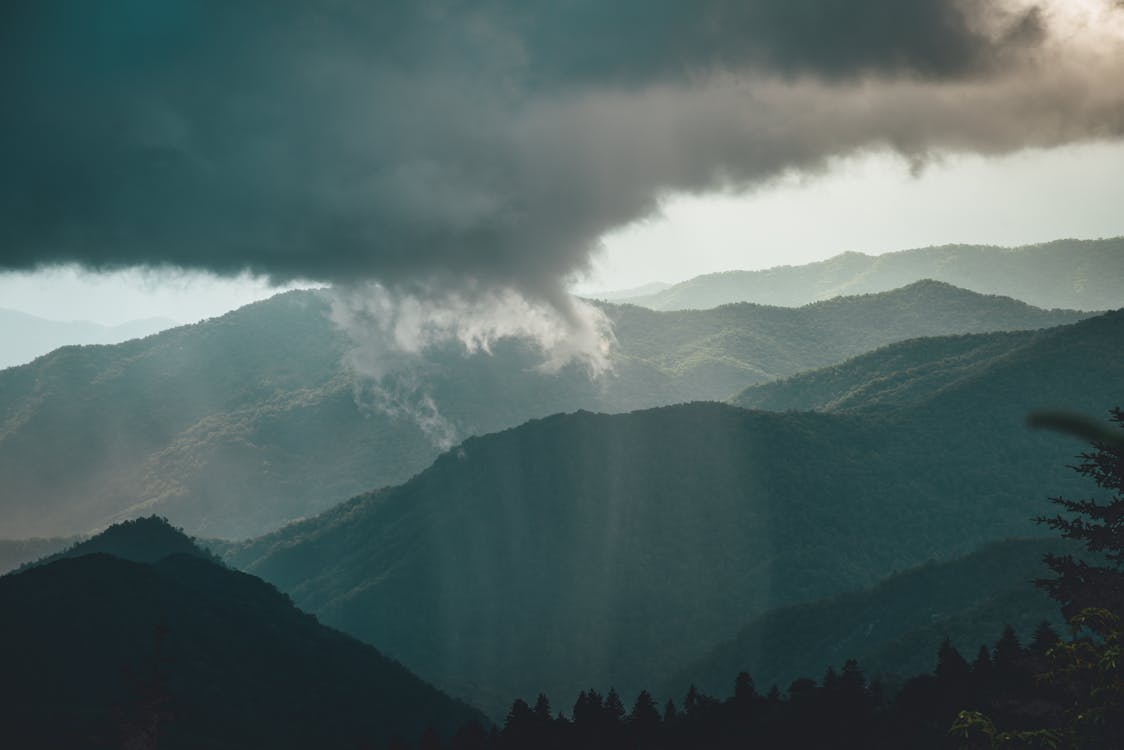 Immagine gratuita di cloud, colline, luce del sole