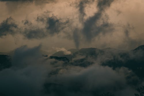 Foto profissional grátis de cair da noite, cênico, montanhas