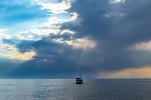 Foto profissional grátis de céu, envio, espaço do texto