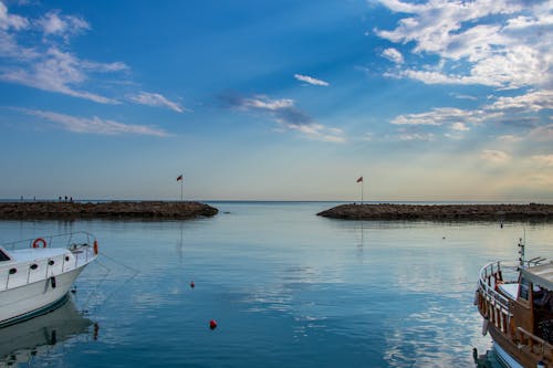 Foto profissional grátis de barcos de pesca, cair da noite, cais