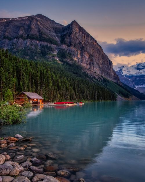Free Stunning landscape of Lake Louise, featuring mountains and water reflections at twilight. Stock Photo
